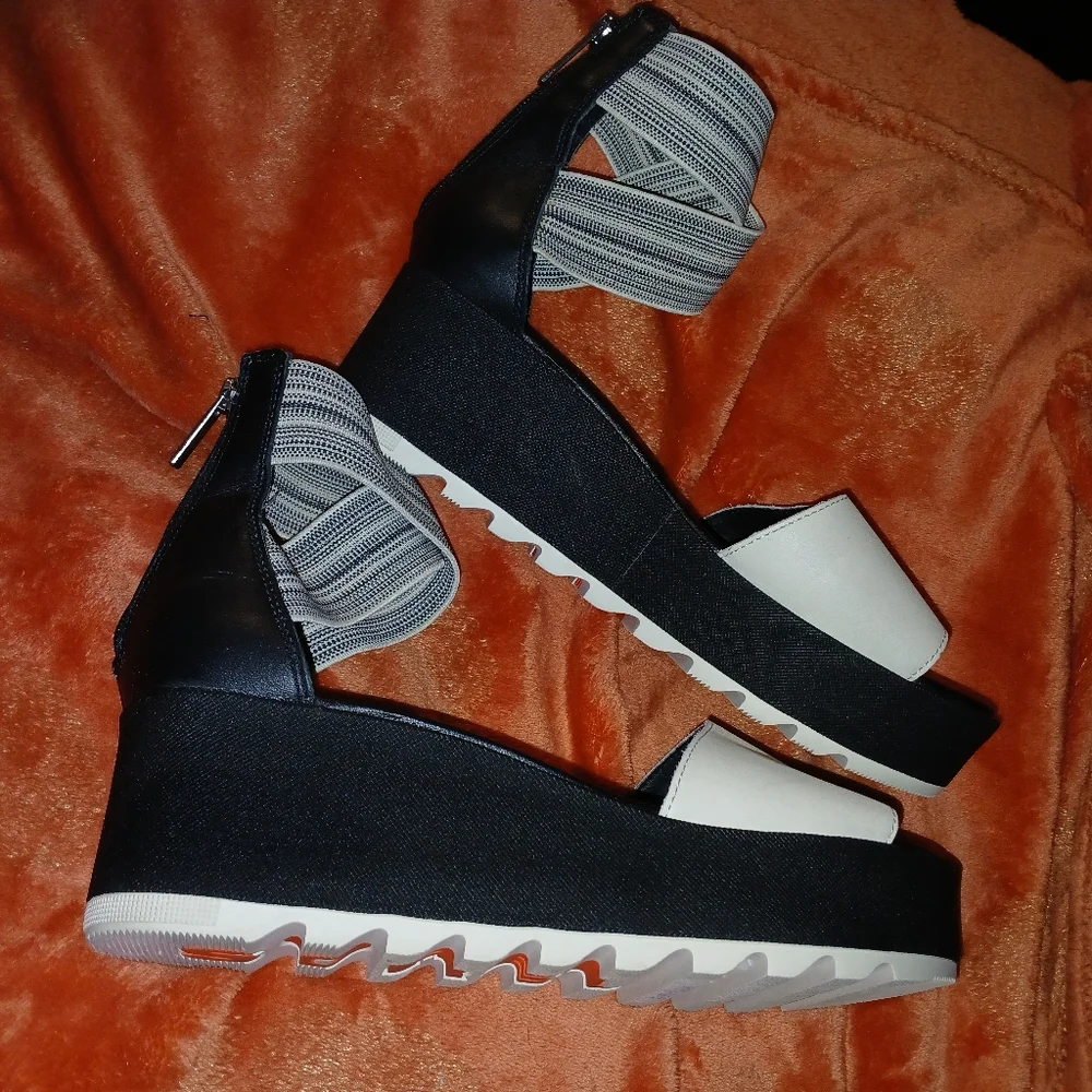 Sorel Black and White Women's Platform Sandals